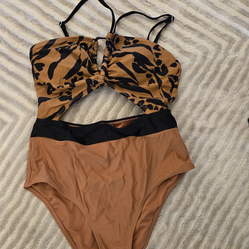Cupshe Black and Tan Swimsuit